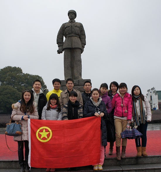 “学雷锋，献爱心”——中国共产主义青年团乐投平台委员会开展慰问贫困学生助学活动