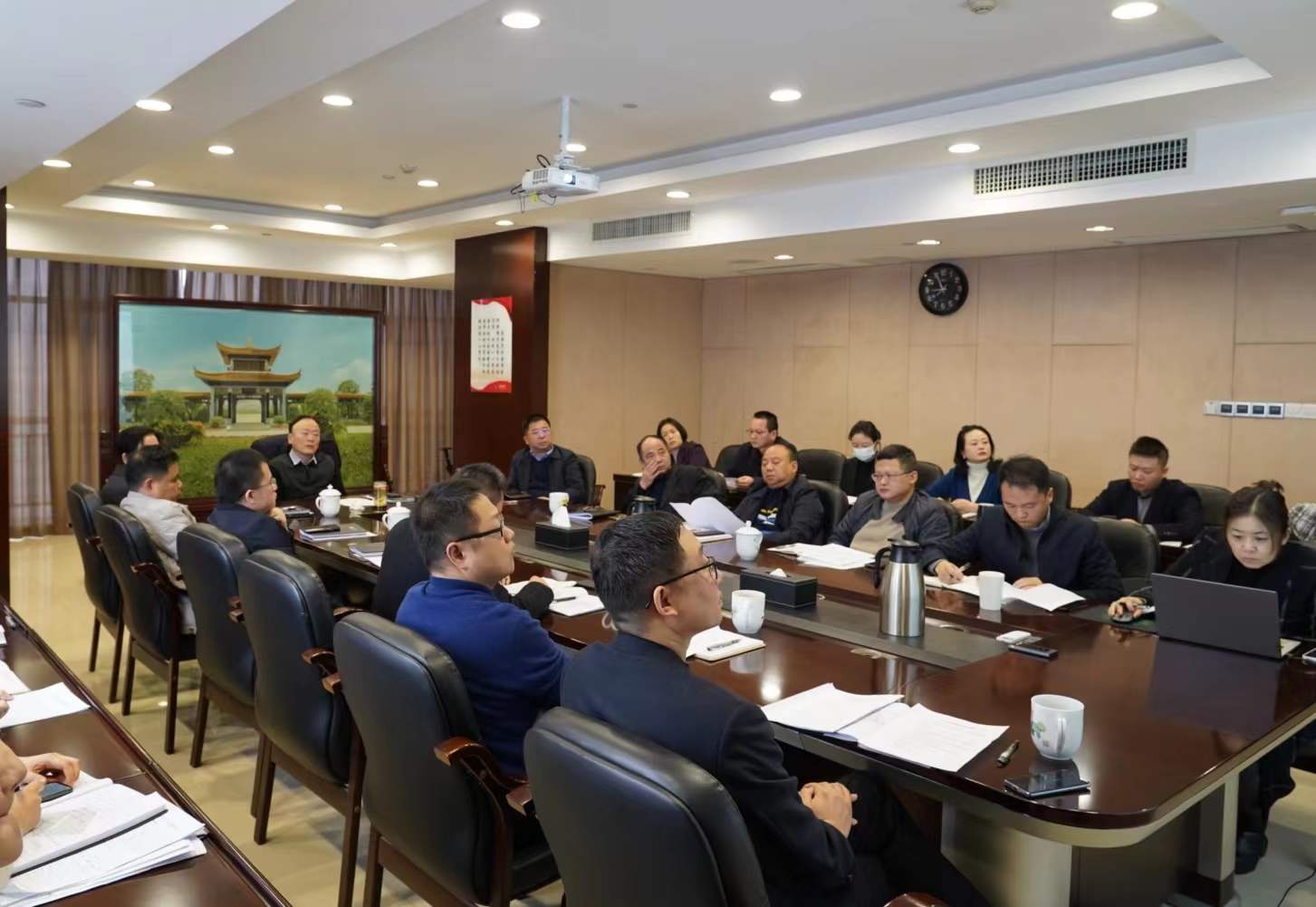 乐投(中国)一站式服务平台召开2022年经营发展工作务虚会